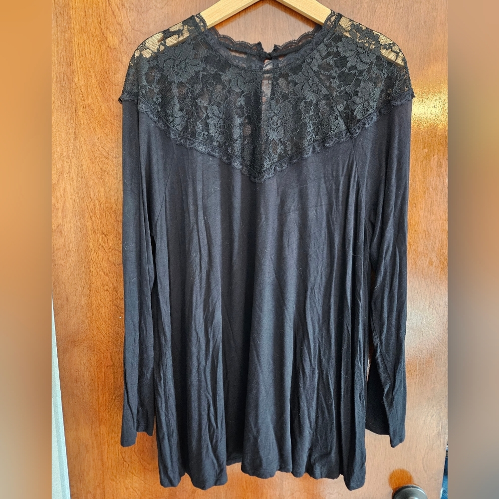 EC Torrid Black Lace Yoke Women's Top Size 2